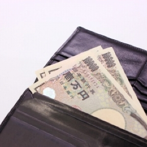 サラリーマンのお小遣い3万円は「少ない」のか? 希望額と約2万円の開き、それに対し妻の答えは...