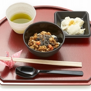 無料で食べられるよ フルグラと老舗料亭が協力した「朝食茶屋」が浅草神社に限定オープン