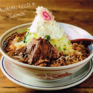 今度は生クリーム盛り盛り! モエナカフェの新作「濃厚ラーメン」がすごい