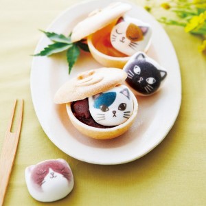 【たまらん】もなかの中からにゃんこが「こんにちは」 猫の手を借りたおもてなしスイーツ