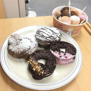 ミスドの新作「焼きマシュマロ入り」ドーナツ食べてみた　もち～～～～っ！な食感が新しい！