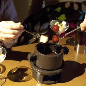バレンタインは「こたつテラス」でチョコフォンデュ 2人の仲もアツアツに