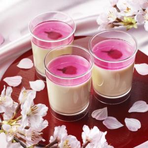 キレイな桜色に見とれちゃう... パブロから春だけの「とろけるチーズプリン桜」