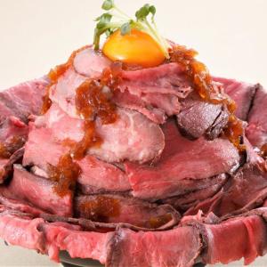 肉が溢れ出す幸せ...! 秋葉原に1ポンドの「メガローストビーフ丼」