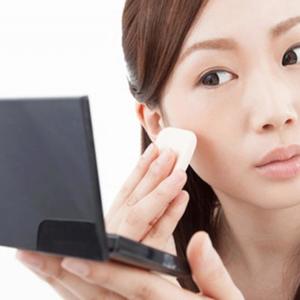 悩ましい「赤ら顔」にサヨナラ! 根本原因にアプローチする専用化粧水を発見