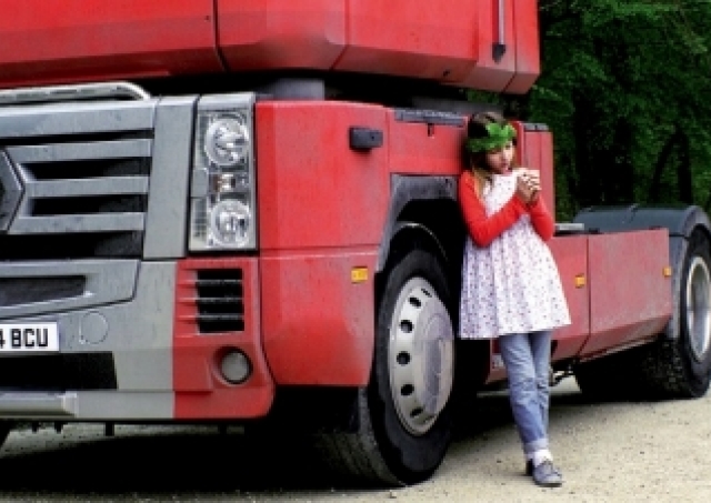 映画「わたしの名前は...」／性的虐待を受ける12歳の少女と中年トラック運転手のロードムービー