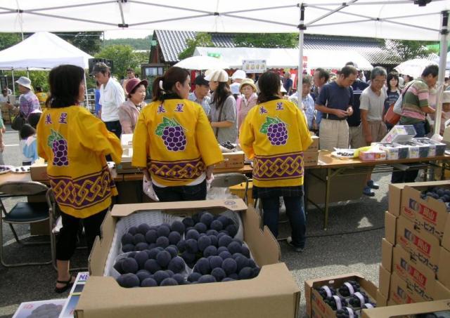 美星生まれの美味しいピオーネ即売イベント