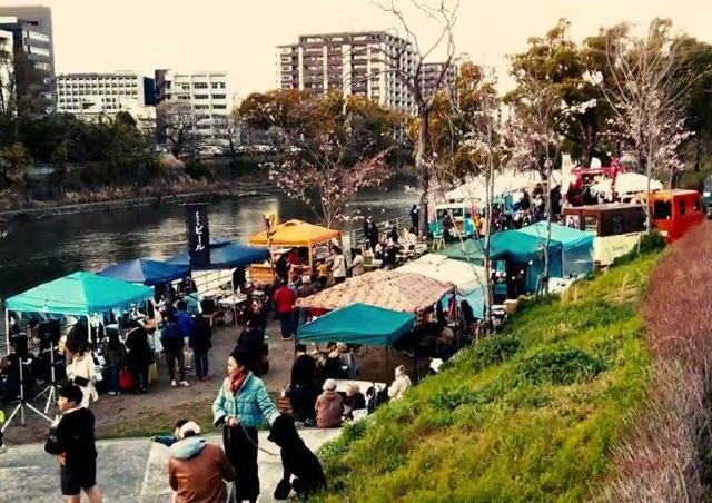 フードにドリンクにゲームも。恒例のナイトマーケット開催するよ。