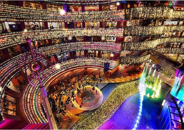 フォトスポット満載、視界180度のパノラマイルミネーションに圧倒！ 