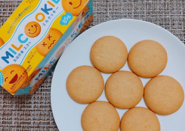 業務スーパーで思わずパケ買い!73円ビスケットがサクサクで優しい味。