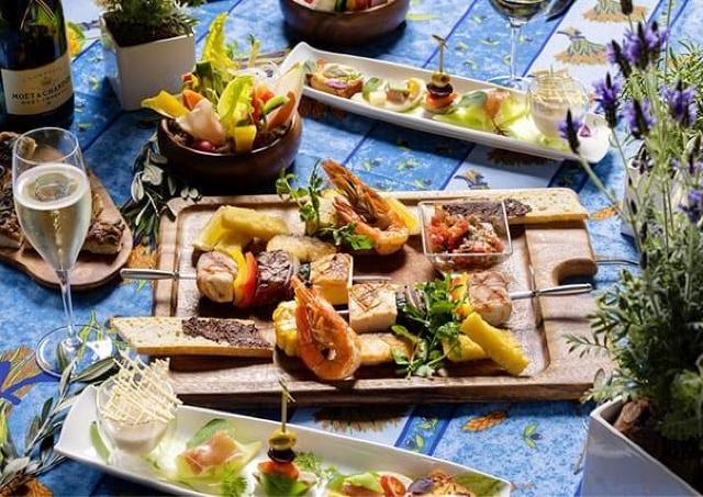 「南フランス」風バーベキュー料理を開放的なテラスで