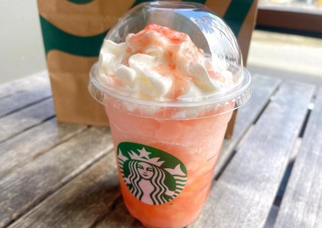 【スタバ新作】完熟ピーチにかぶりつく疑似体験。ピンクカラーの第4弾フラペはフルーツ好きがときめく完成度だわ...。《発売日レビュー》