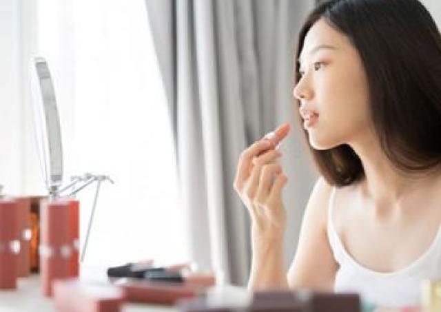 生理期間は何かと肌が敏感になりがち...。メイクするときに避けるべき習慣を美容家に聞いてみた。