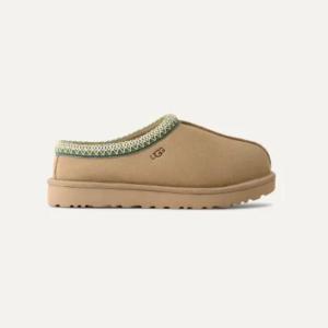 UGGのセールが最大70％オフ！冬に活躍するブーツを今からお得にゲットするのが賢い...。