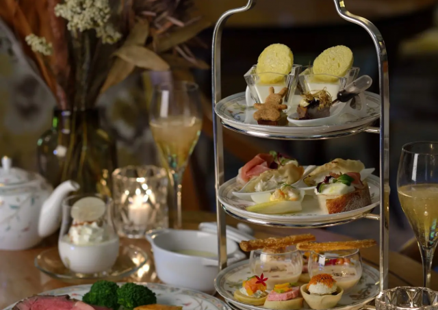 シャンパンと一緒にお月見気分が味わえるハイティー