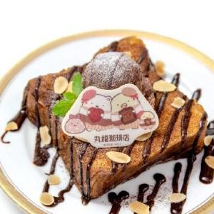 【丸福珈琲店×すみっコぐらし】かわいいコラボメニューが続々♡注文するともらえるノベルティも要チェック。