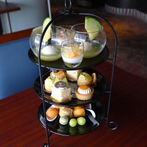 シャインマスカット×メロンが主役。大人がときめくアフタヌーンティーが東京ドームホテルに登場。《編集部レビュー》