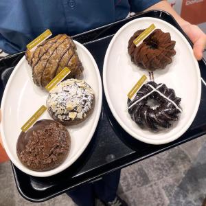 ミスド×ゴディバのご褒美ドーナツが再び。今年しか味わえないショコラ尽くしのコレクションを全部見せ。《全種レビュー》