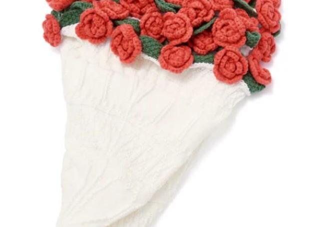 フランフラン、天才だ...！丸めると薔薇の花束になるブランケットがSNSで話題。