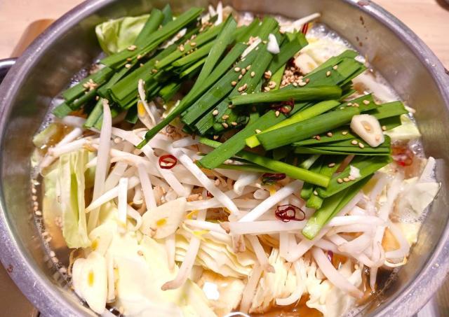 ぷるぷるでとろける「国産牛もつ」がたっぷり！黄金屋のもつ鍋セットが〆まで最高だった《編集部レポ》