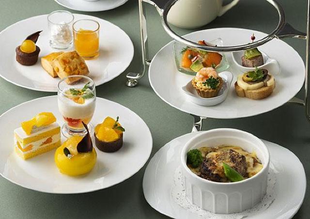 東京駅の赤レンガを眺めながら贅沢なアフタヌーンティー