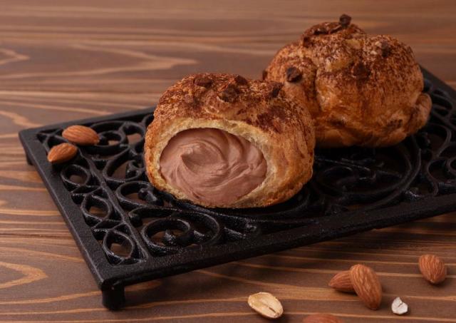 【ビアードパパ】「生チョコシュー」が2月限定で復活中！香ばしいアーモンドと濃厚ショコラが相性抜群♡