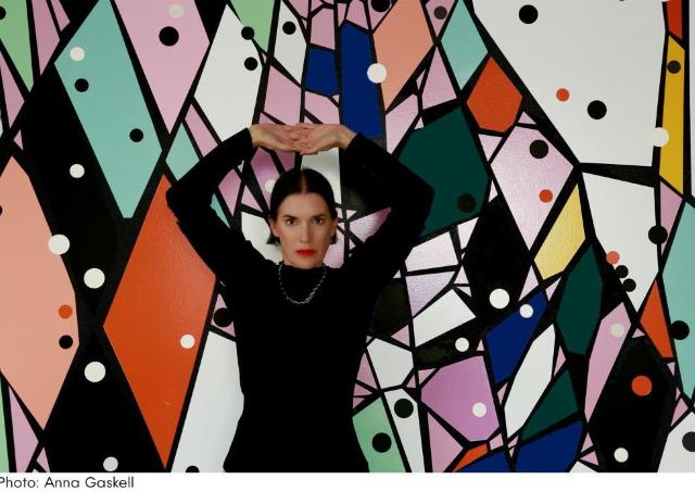 「サラ・モリス」日本初の大規模個展開催