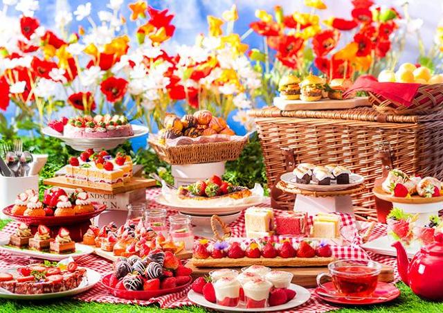 ブッフェのテーマは「ストロベリー・ピクニック」