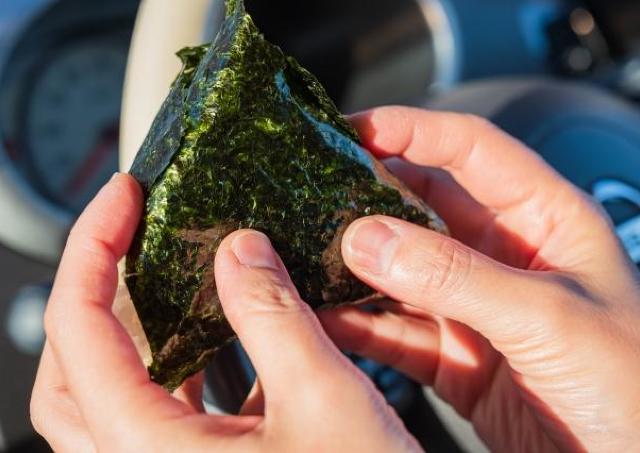 セブンのおにぎりが一部値上げ。ネット騒然「高級品に...」《2月10日から順次》