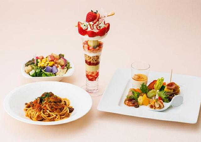 平日1日10食限定！春らしいいちごパフェランチ