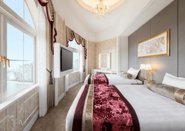 「40万でも破格」宝塚歌劇の最前列2公演、スイート2泊6食でリファのルームウェア付きの豪華