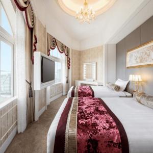 「40万でも破格」宝塚歌劇の最前列2公演、スイート2泊6食でリファのルームウェア付きの豪華