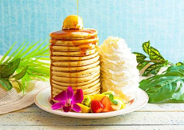 【Eggs'n Things】ビジュが最強すぎ♡高〜く積み重ねたスペシャルなパンケーキ「16 Stack Pancakes！」が食べられるのは3月19日まで。