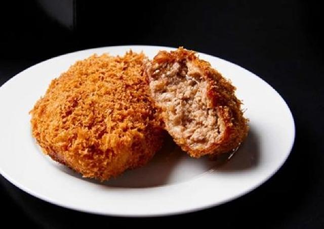 嚙んだ瞬間に肉汁がじゅわ～っ。「和牛処助春」の絶品