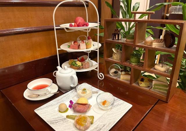 苺＆お茶を3時間たっぷり満喫♡都内ホテルで味わえる最強コスパのアフタヌーンティーに春到来《編集部レビュー》