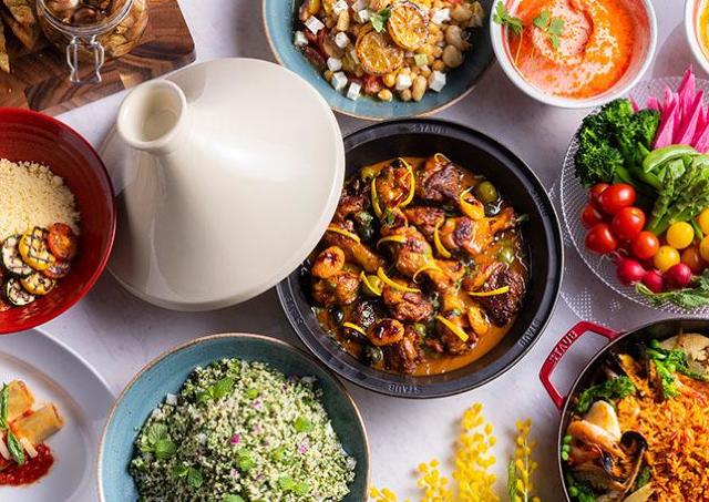 春の食材を取り入れた料理が並ぶ華やかなビュッフェ