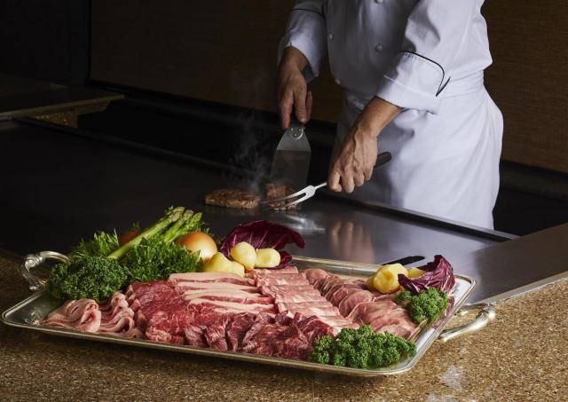 鉄板焼ステーキにフォアグラも無限食べ放題。ロイヤルパークホテルのGW限定ランチブッフェがお得すぎる...。