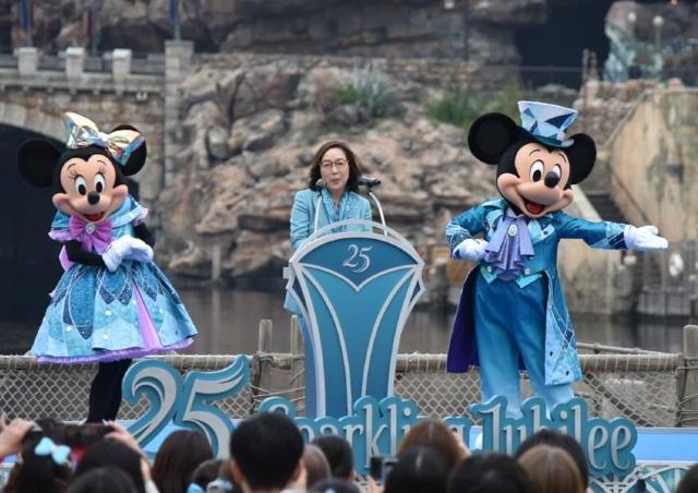 【東京ディズニーシー25周年】ディズニーの仲間たちも集まった「オープニングセレモニー」でジュビリーブルーに染まる♡祝祭の開幕宣言をレポ。