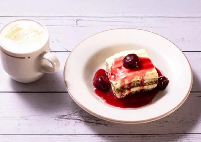 【サイゼ】「マジで美味い」チェリーソースのデザートがSNSで話題！