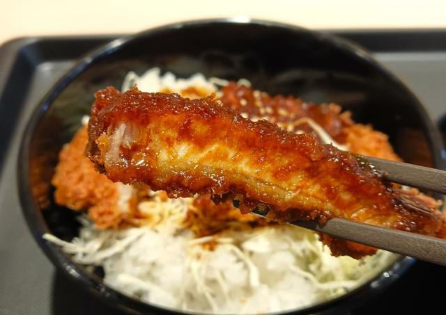 【松のや】500円の「味噌ロースかつ丼」を実食レビュー。クーポン使える今がお得。
