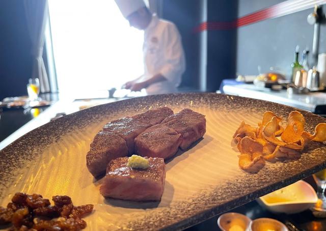 【都内の贅沢ランチ】ホテル最上階の鉄板焼レストラン、平日WEB予約限定プランが仲間入り。極上の美味しさ＆眺望でお値段以上すぎた。《編集部レビュー》