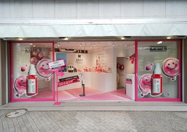 「キールズ」のポップアップストアが渋谷にオープン！「3Dぷるツヤ美容液」のサンプルやグッズなどがもらえる特典も《9月6日まで》