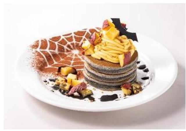 今食べるべき、デニーズのハロウィンスイーツ3選。黒いソースのフレンチトーストや蜜いものパンケーキは今だけの美味しさ♡